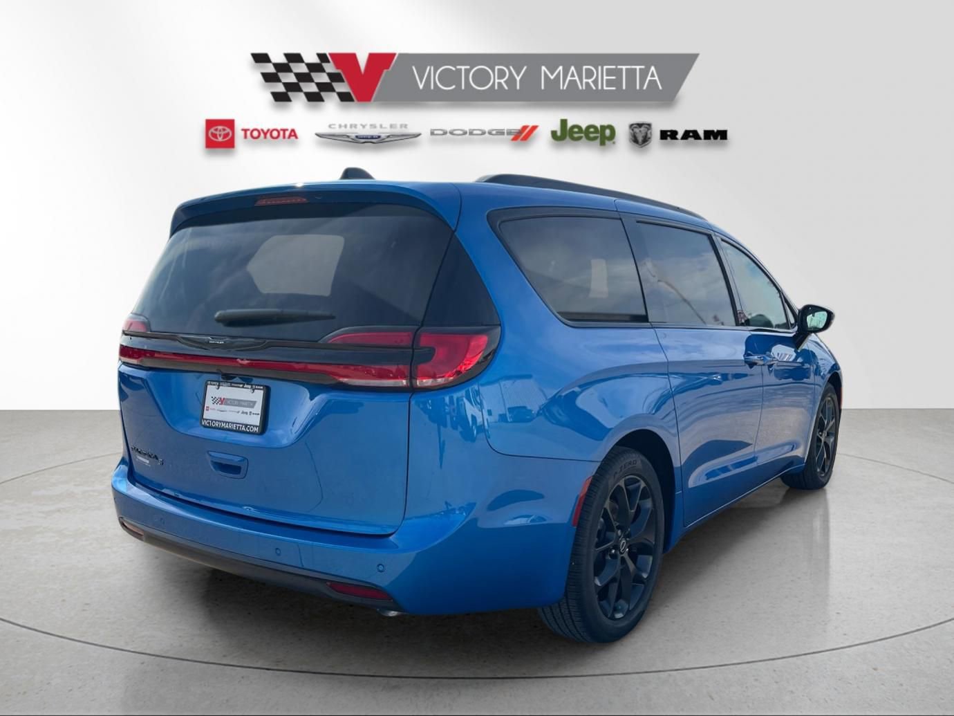 New 2026 Chrysler Pacifica Select w/ S Appearance Package image 5