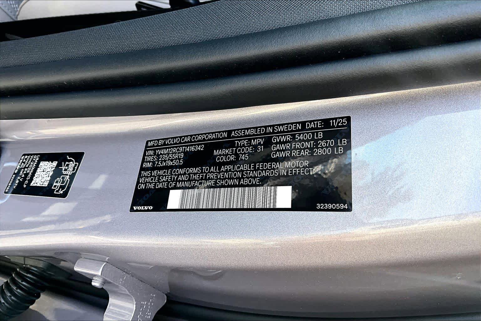 New 2026 Volvo XC60 B5 Plus w/ Protection Package Premier AWD/4WD image 12