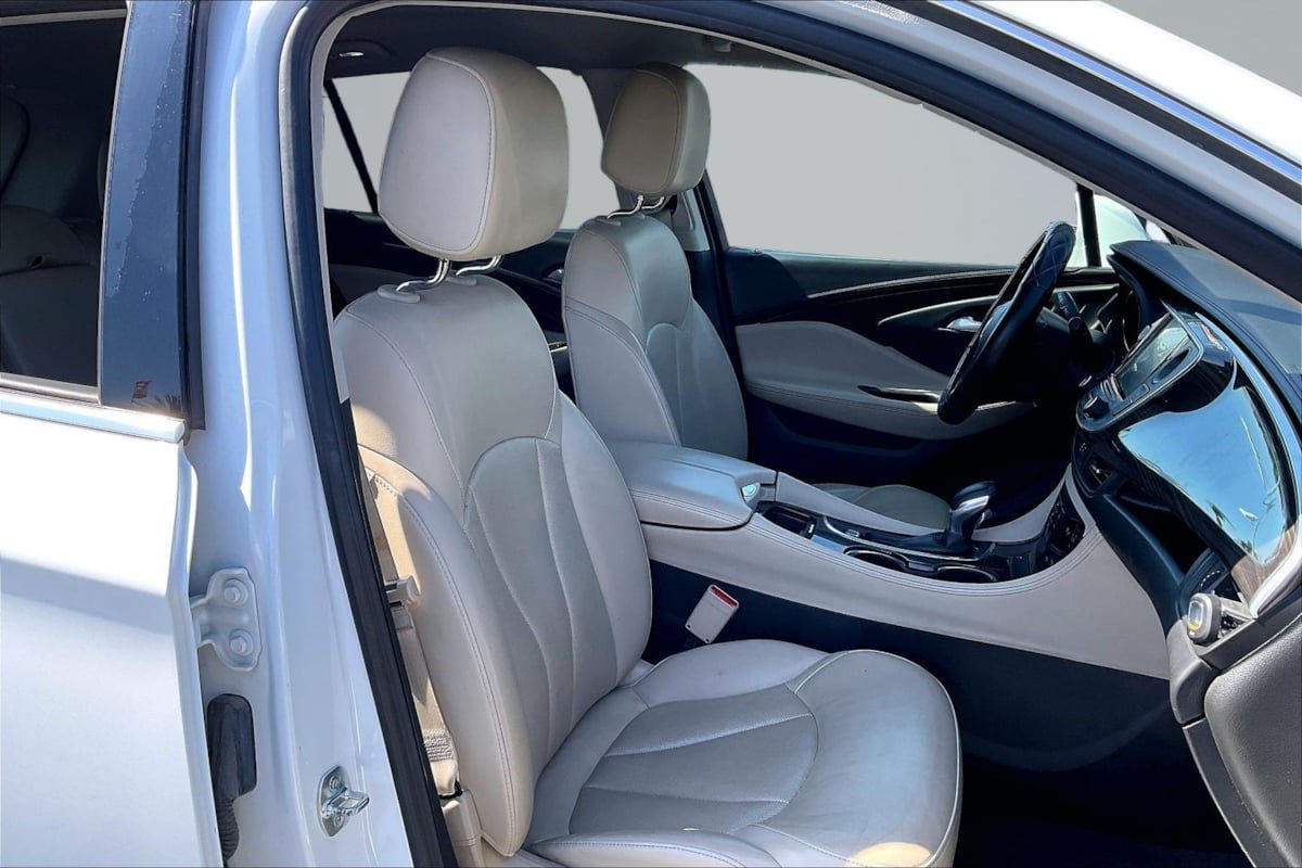 Used 2020 Buick Envision Essence w/ LPO, Cargo Package FWD image 7