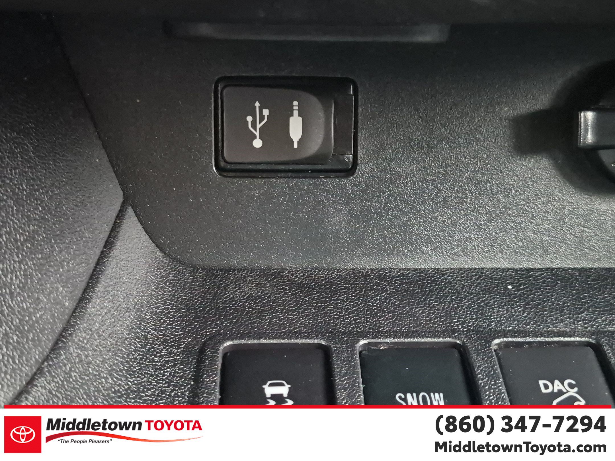 Used 2015 Toyota Highlander XLE AWD/4WD image 27