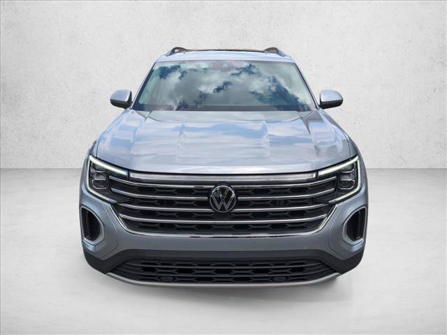 Used 2024 Volkswagen Atlas SE w/ Panoramic Sunroof Package FWD image 2
