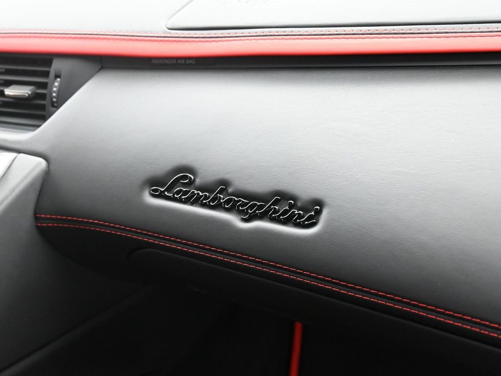 Used 2019 Lamborghini Aventador S image 27