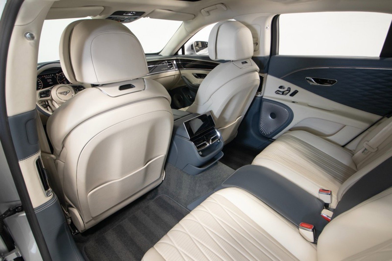 Used 2021 Bentley Flying Spur W12 image 45