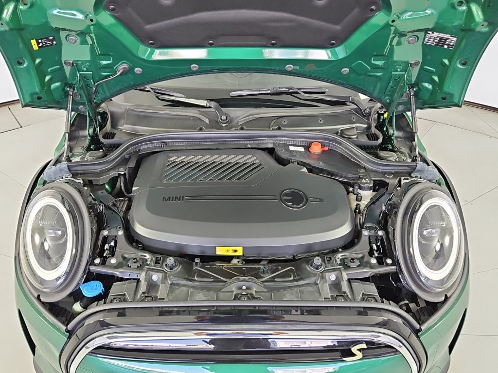 Certified 2024 MINI Cooper SE FWD image 6