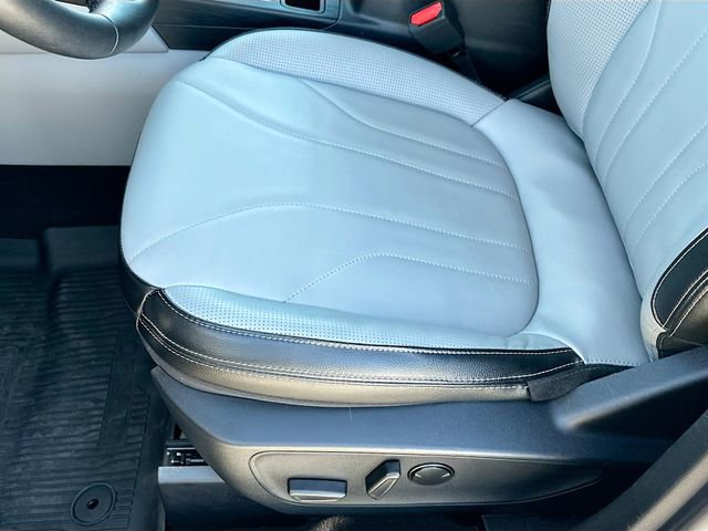 Used 2025 Ford Escape Platinum w/ Premium Technology Package image 20