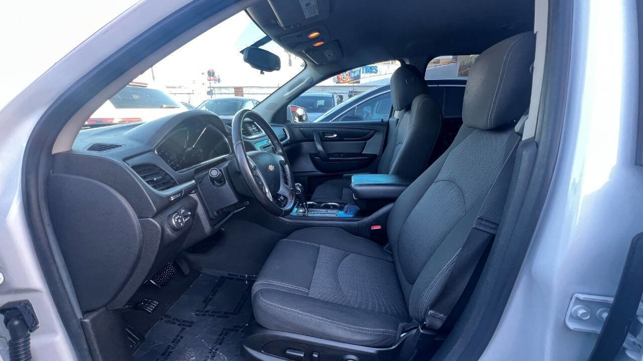 Used 2016 Chevrolet Traverse LT image 12