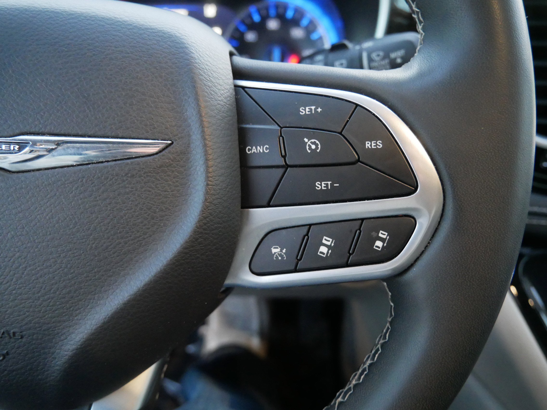 Used 2023 Chrysler Pacifica Limited FWD image 29