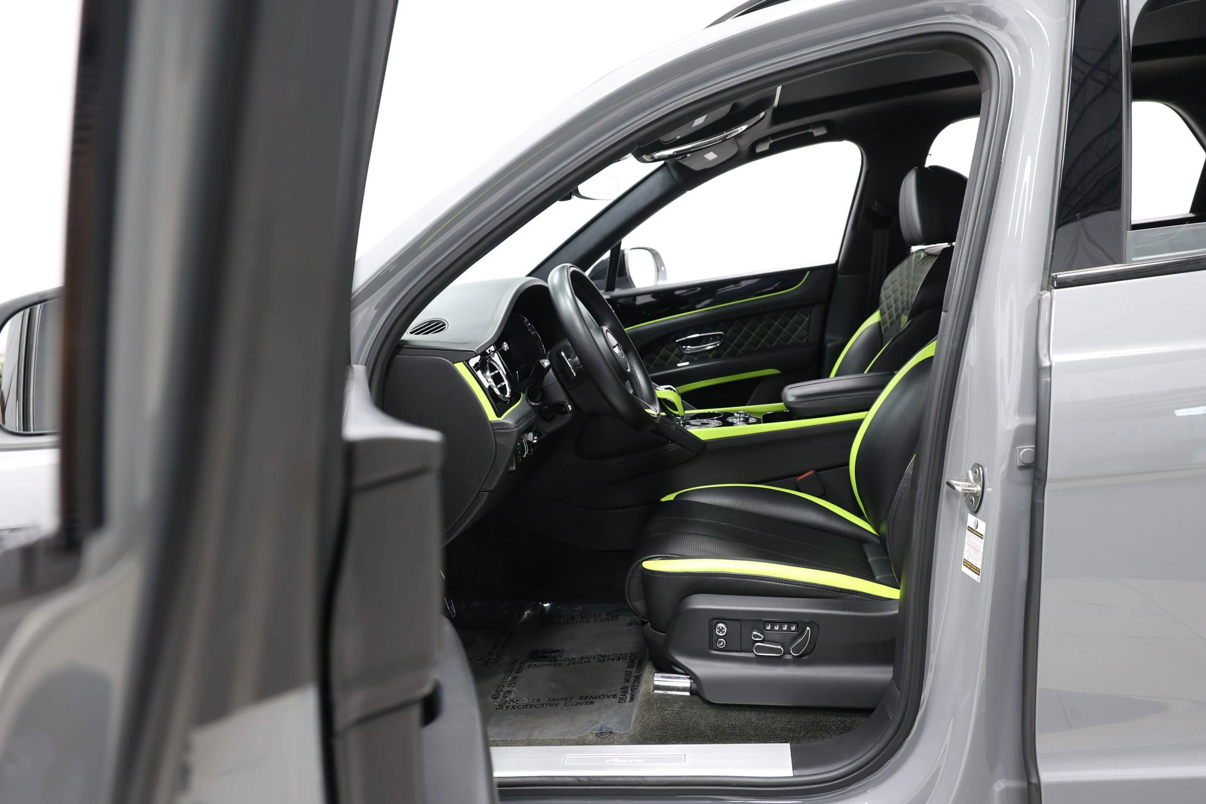 Used 2023 Bentley Bentayga AWD/4WD image 15