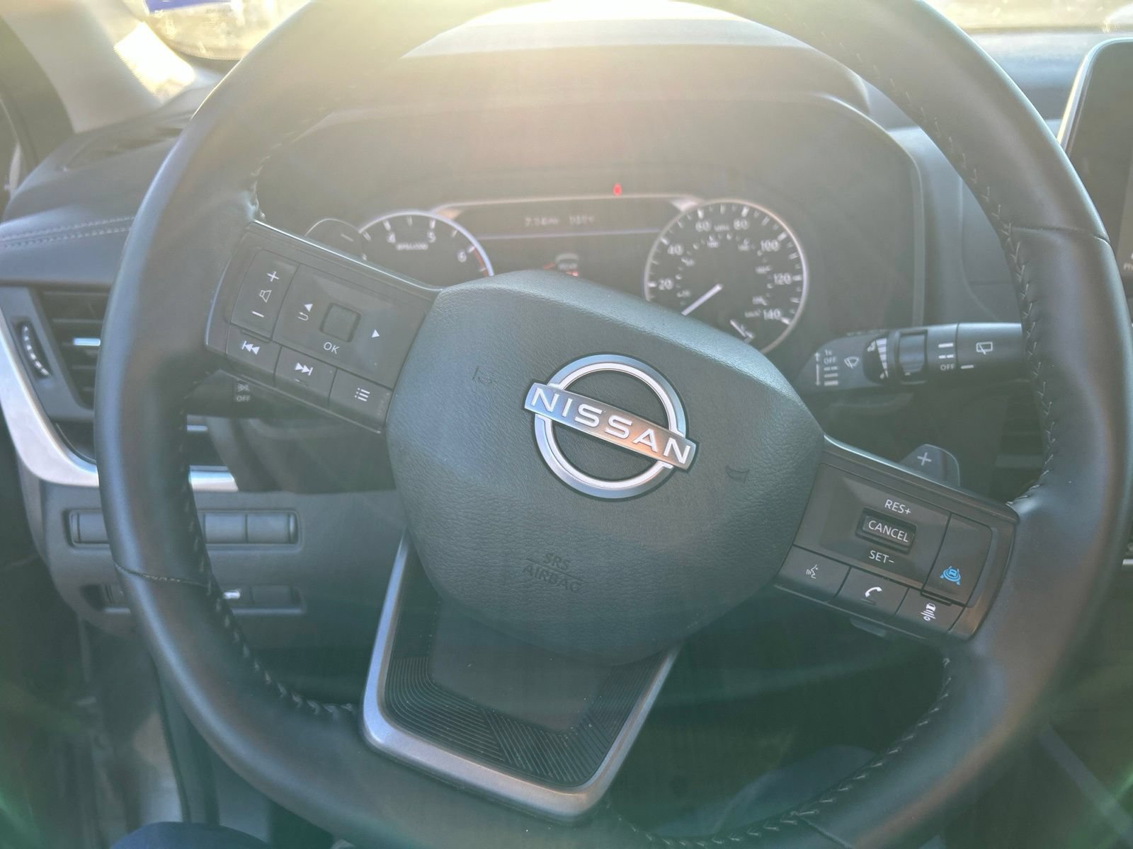 Used 2025 Nissan Rogue SV FWD image 12
