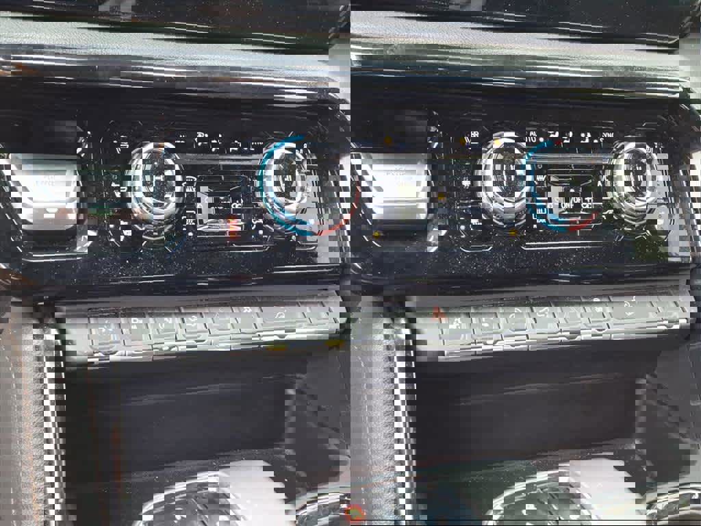 Used 2024 GMC Sierra 1500 AT4 w/ Technology Package image 18