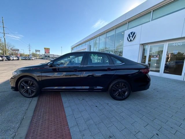 Used 2023 Volkswagen Jetta SE w/ Panoramic Sunroof Package FWD image 8