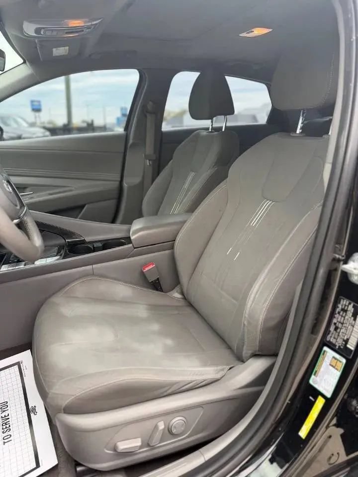 Used 2021 Hyundai Elantra SEL w/ Convenience + Premium Package FWD image 11