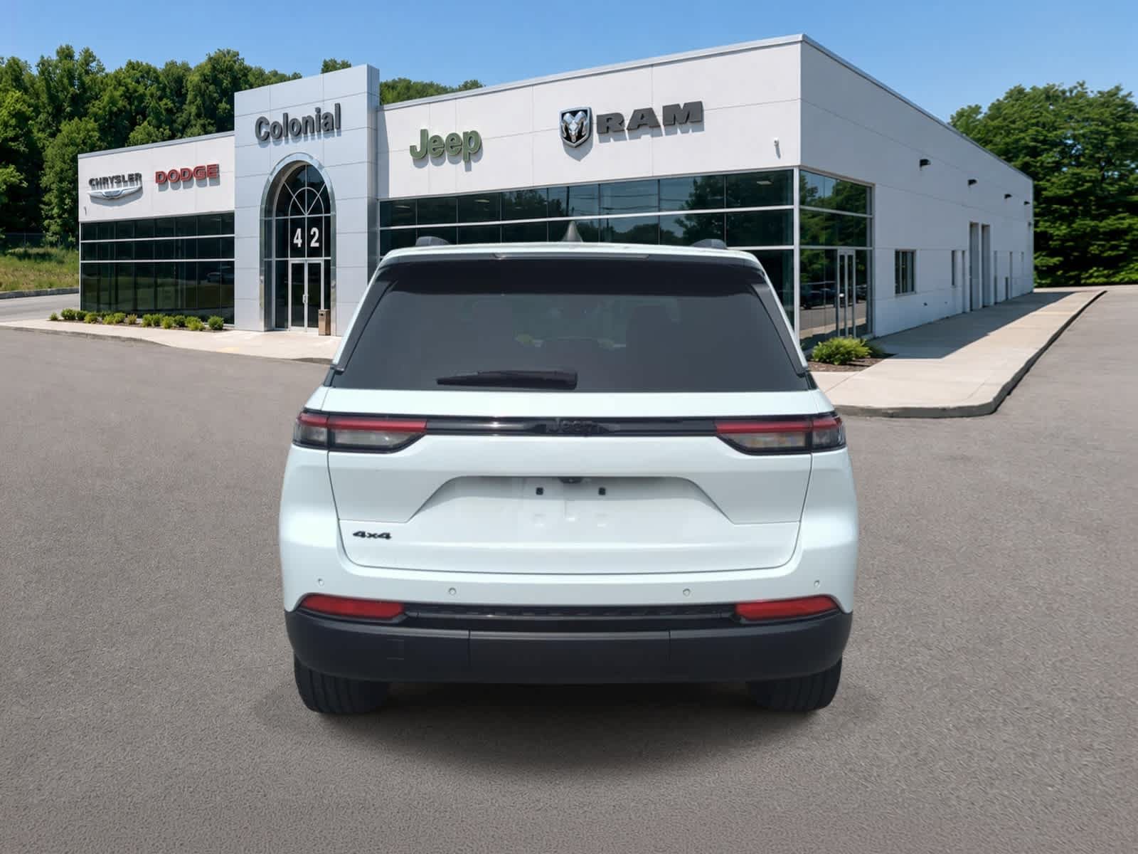 Used 2023 Jeep Grand Cherokee Altitude AWD/4WD image 5