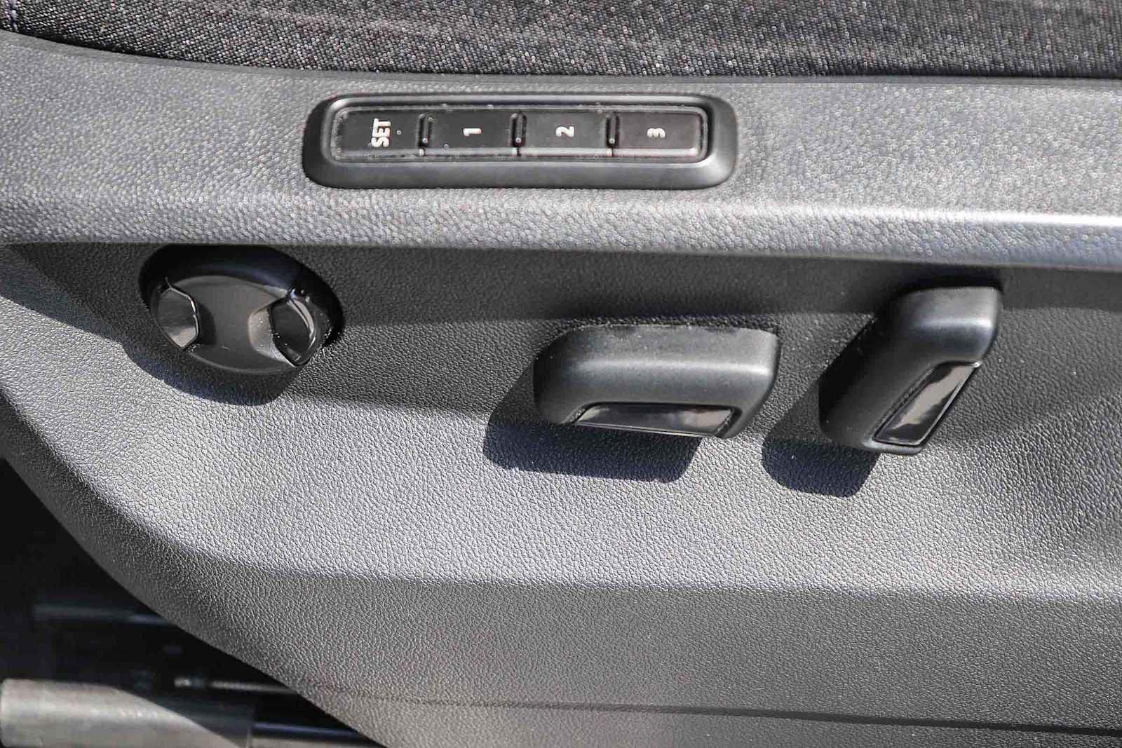 Used 2018 Volkswagen Atlas SEL Premium image 23