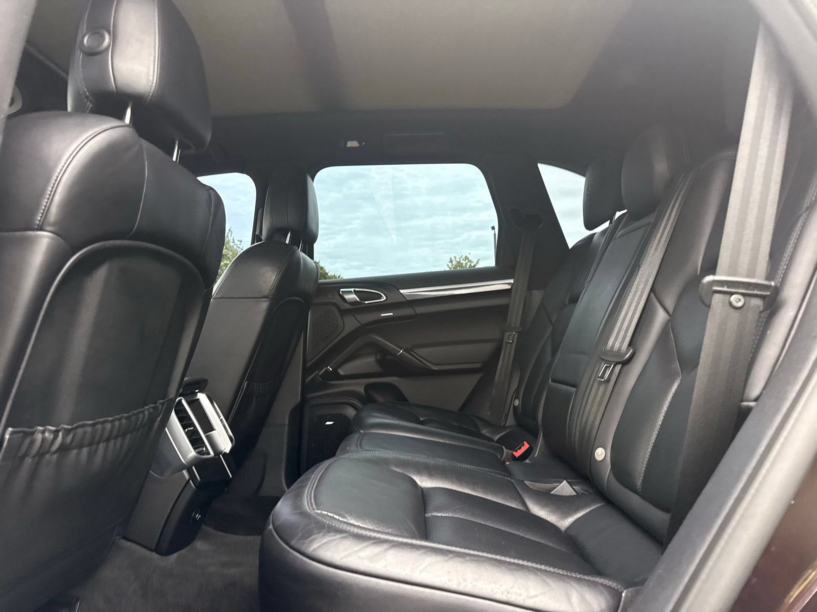 Used 2017 Porsche Cayenne Platinum Edition AWD/4WD image 26