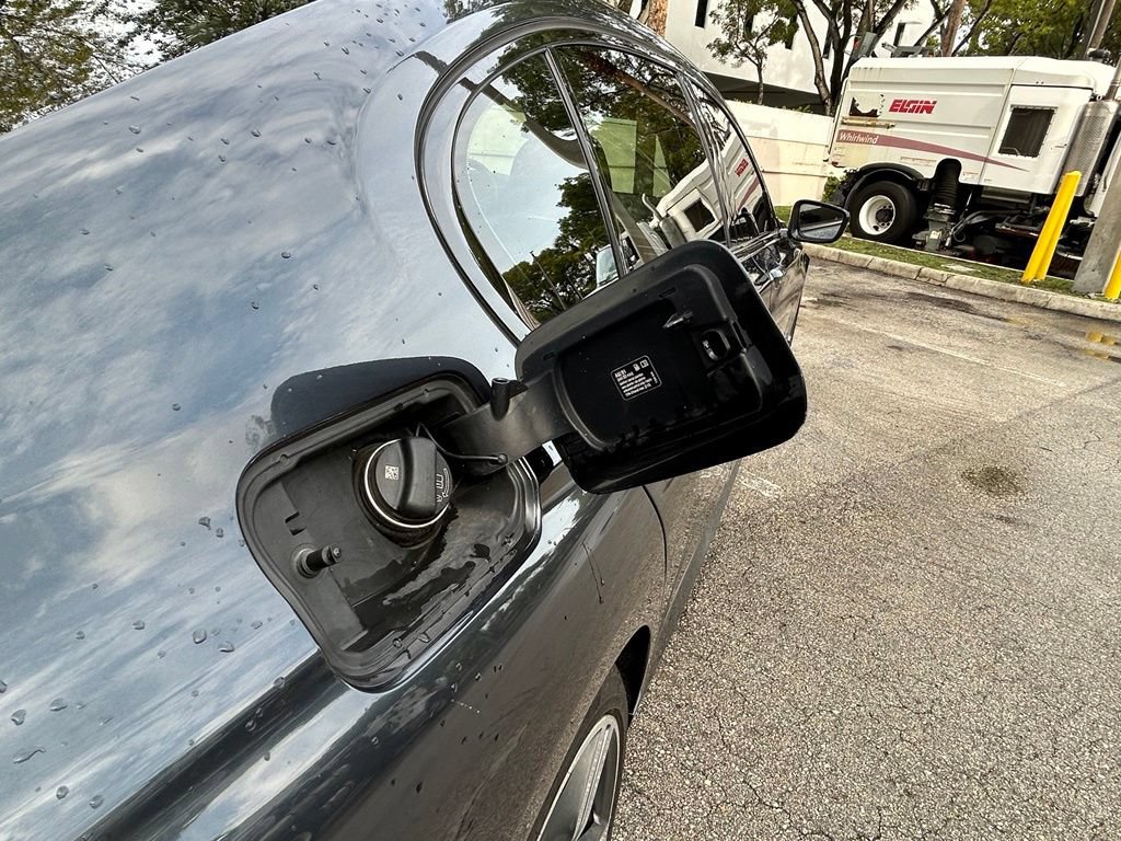 Used 2019 BMW 740i w/ Executive Package RWD image 37