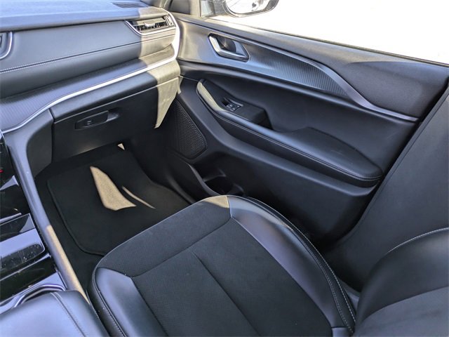 Used 2023 Jeep Grand Cherokee Altitude image 14