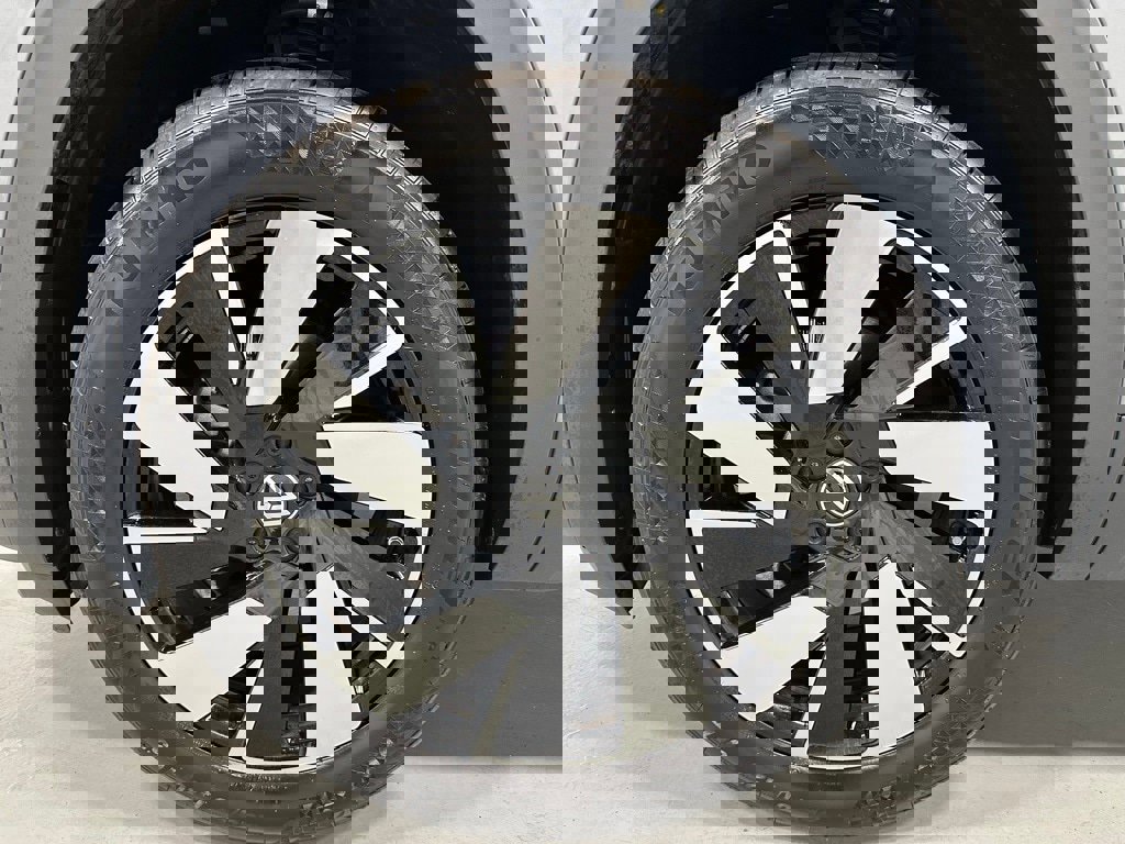 Used 2025 Volkswagen Atlas Cross Sport SE image 66