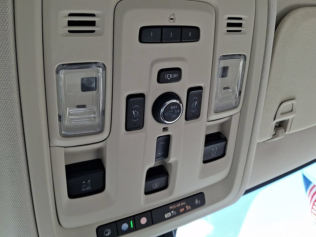 Used 2021 GMC Yukon Denali w/ Denali Ultimate Package AWD/4WD image 28