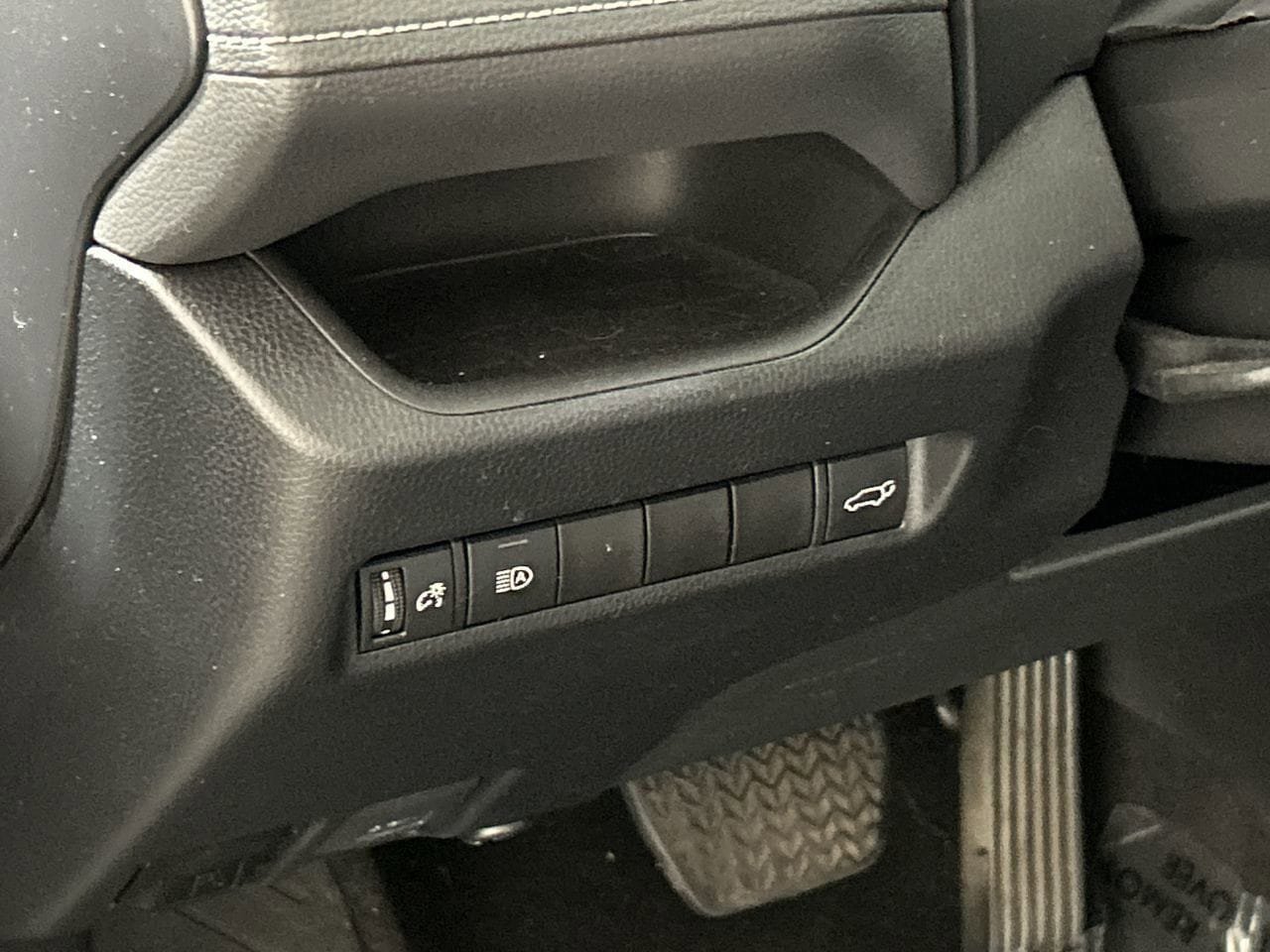Used 2022 Toyota RAV4 XLE Premium FWD image 13