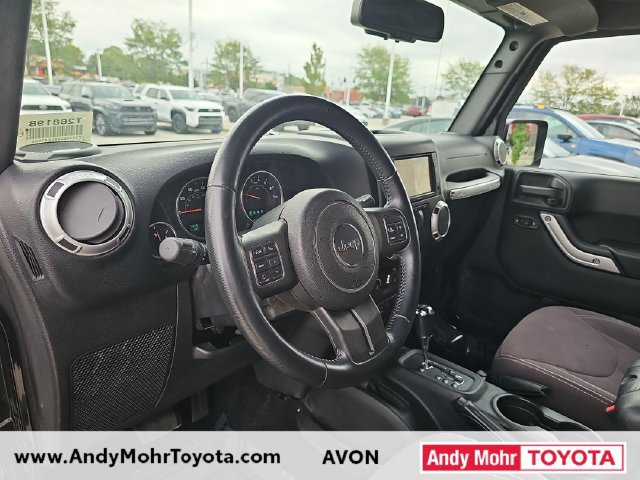 Used 2015 Jeep Wrangler Sahara w/ Dual Top Group AWD/4WD image 9