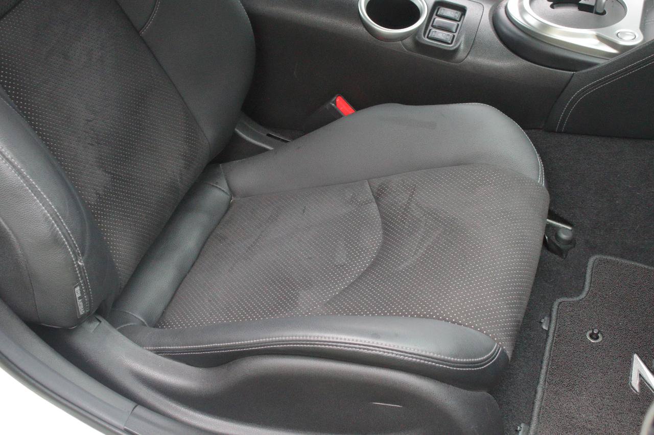 Used 2009 Nissan 370Z Touring RWD image 48