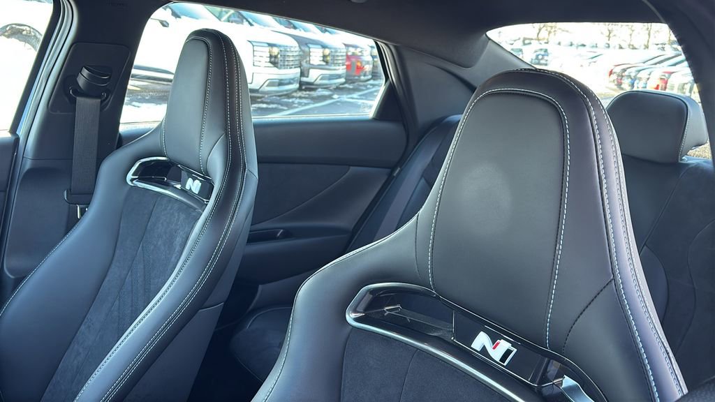 Used 2025 Hyundai Elantra N Base image 25