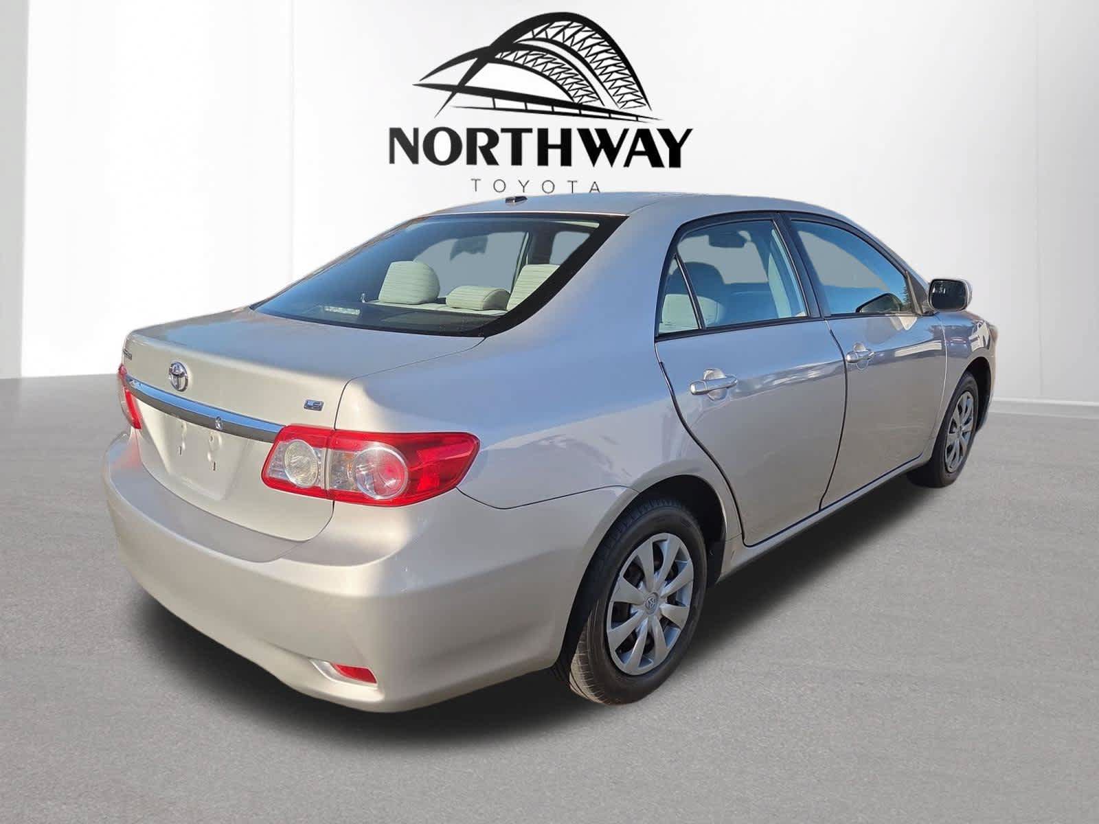 Used 2011 Toyota Corolla LE FWD image 3