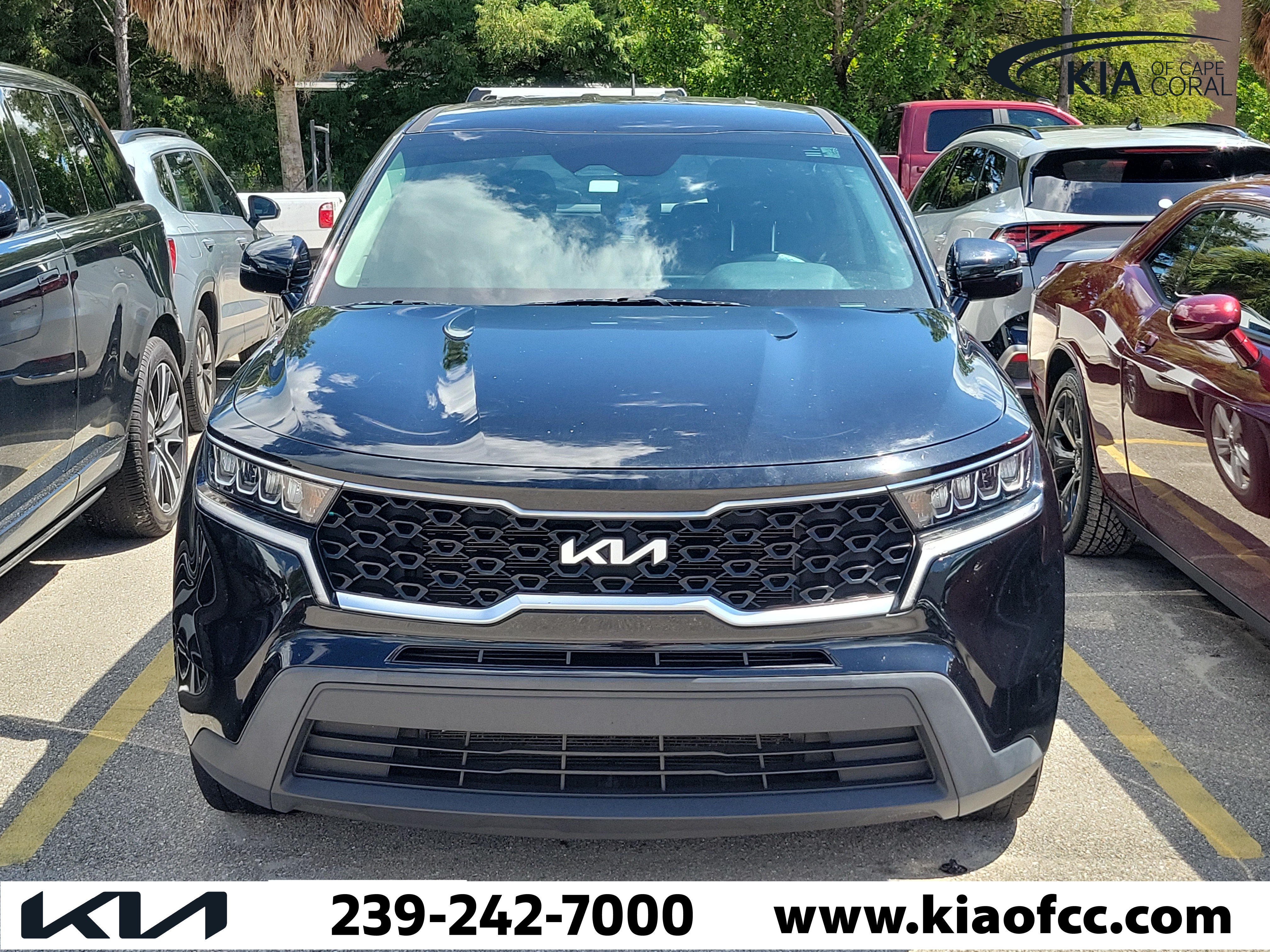 Used 2022 Kia Sorento LX FWD image 2