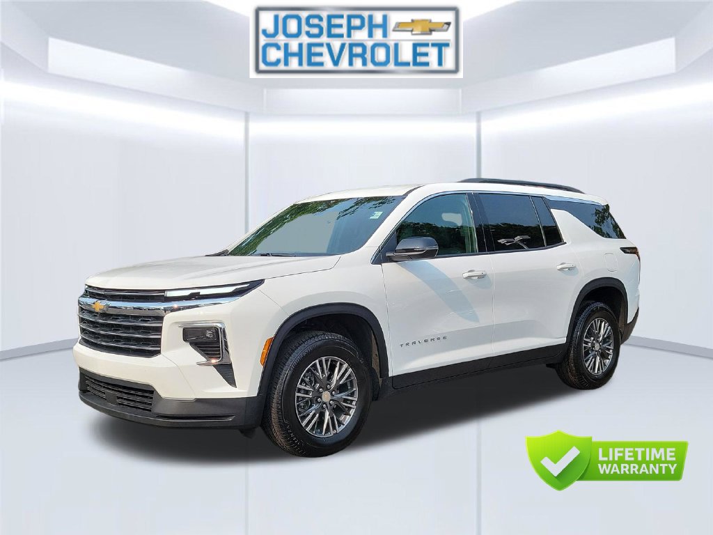 Used 2026 Chevrolet Traverse LT FWD image 3