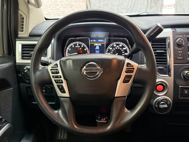 Used 2019 Nissan Titan SV image 14