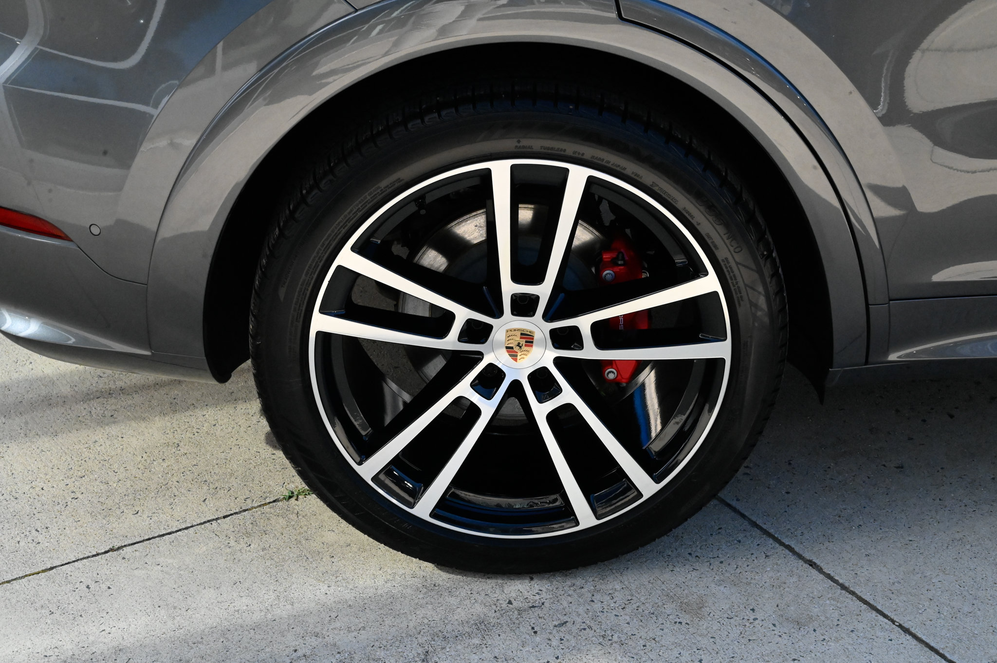 Used 2025 Porsche Cayenne S AWD/4WD image 11