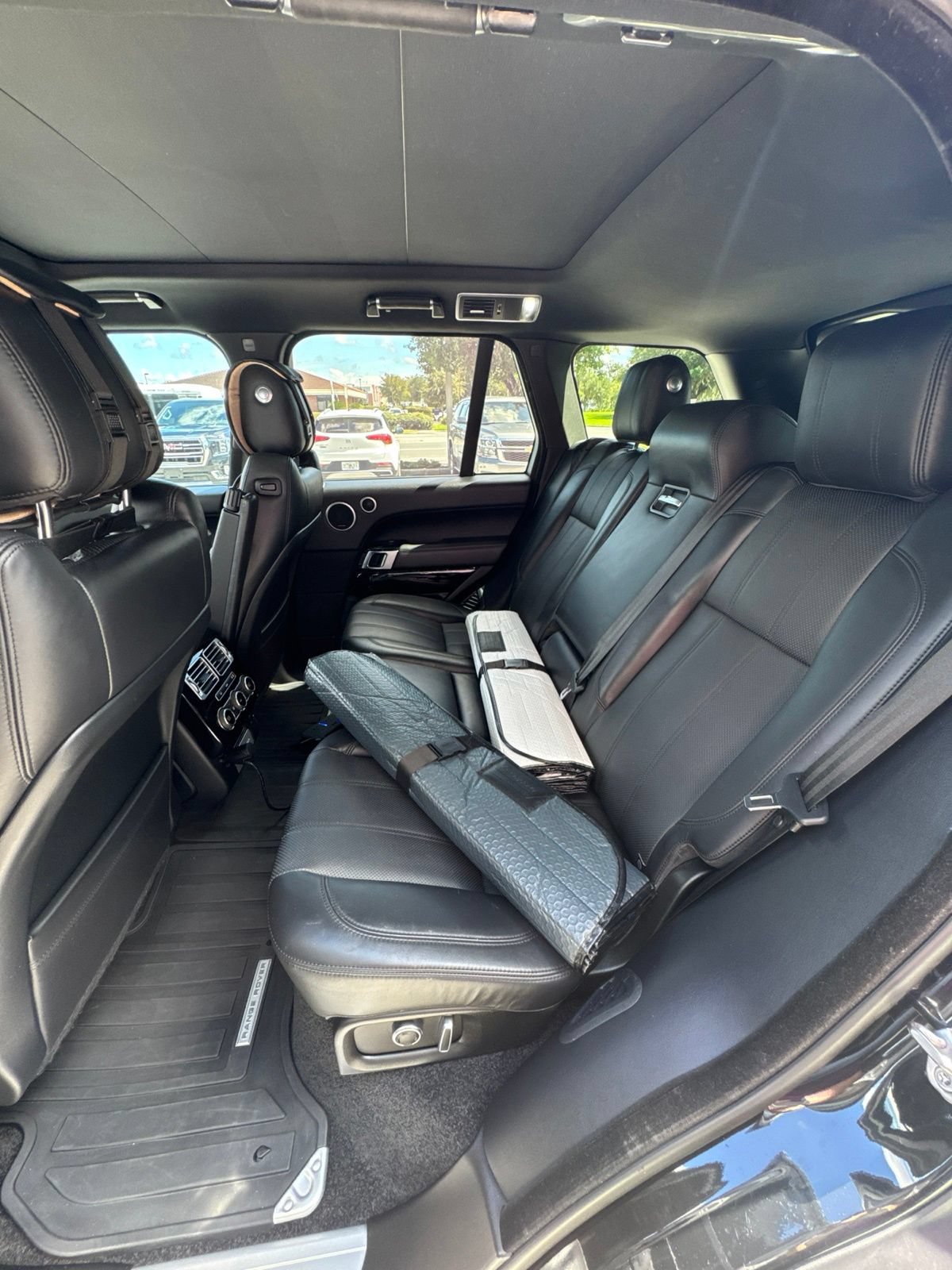 Used 2017 Land Rover Range Rover Supercharged AWD/4WD image 8