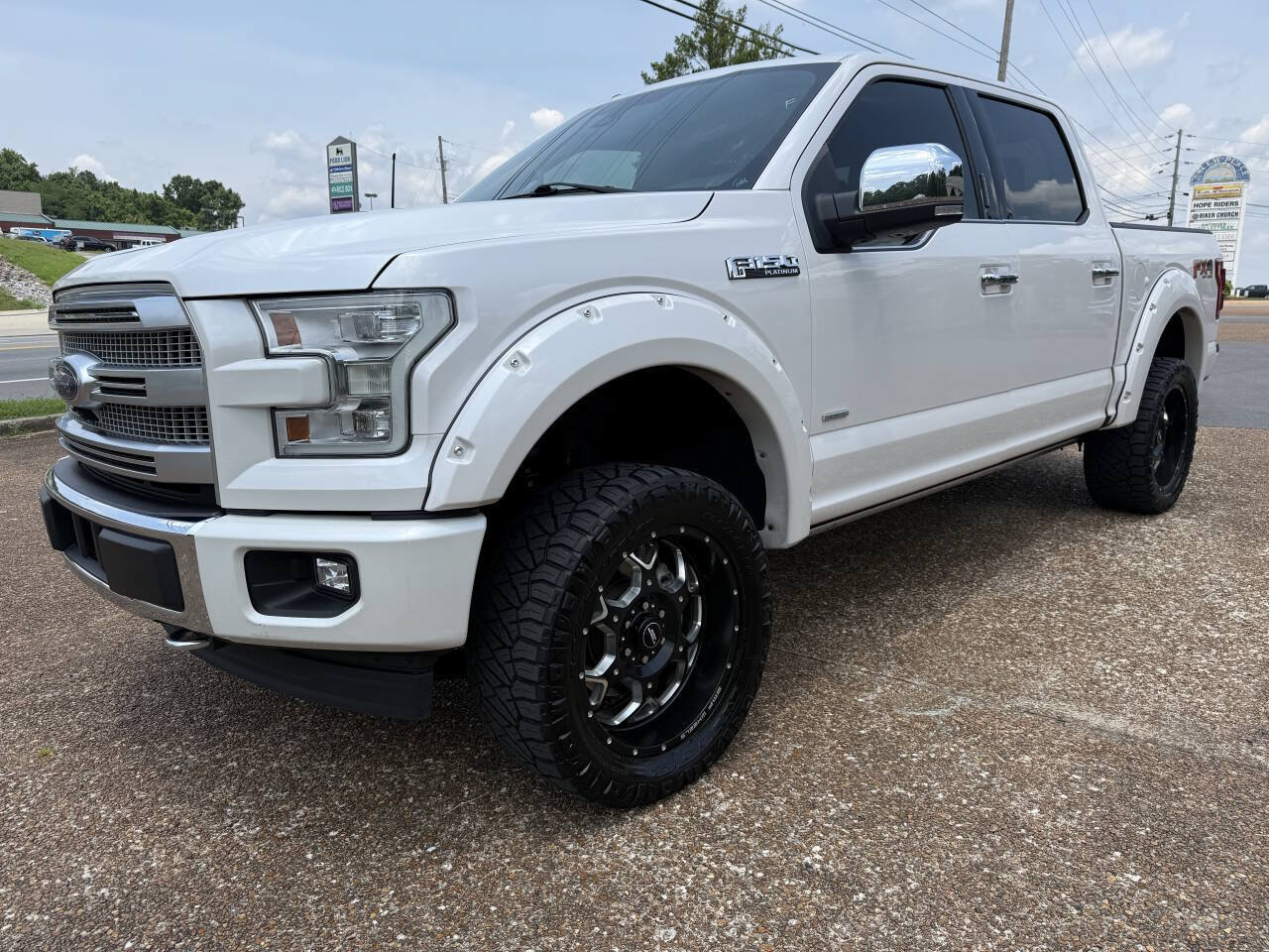 Used 2017 Ford F150 Platinum w/ Equipment Group 701A Luxury AWD/4WD image 1