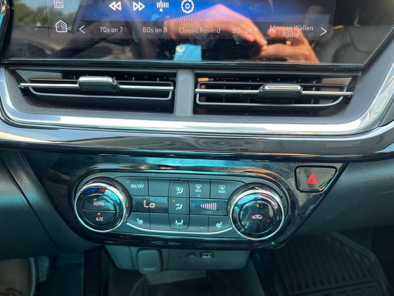 Used 2025 Chevrolet Trax ACTIV w/ Sunroof Package FWD image 19