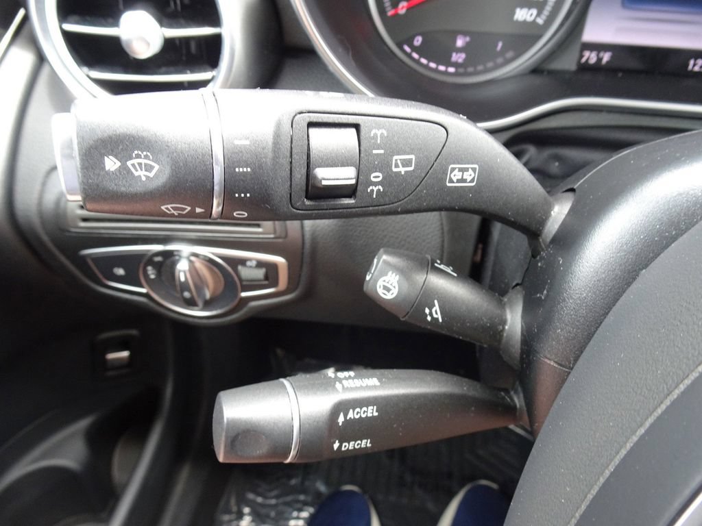 Used 2018 Mercedes-Benz GLC 300 4MATIC image 25