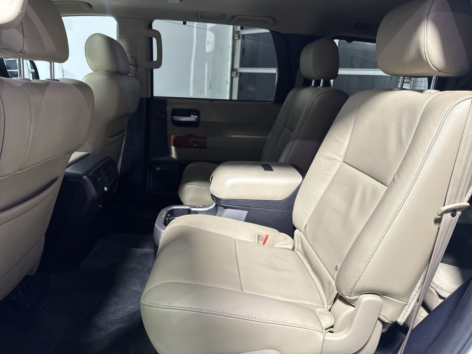 Used 2018 Toyota Sequoia Platinum RWD image 34
