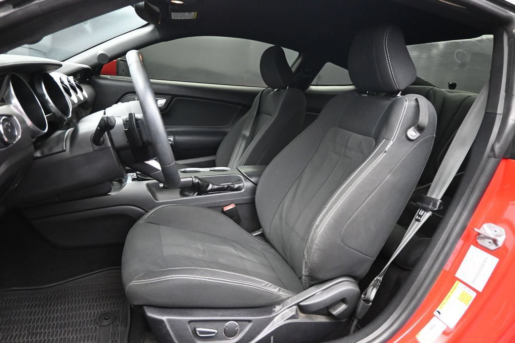 Used 2019 Ford Mustang GT RWD image 2