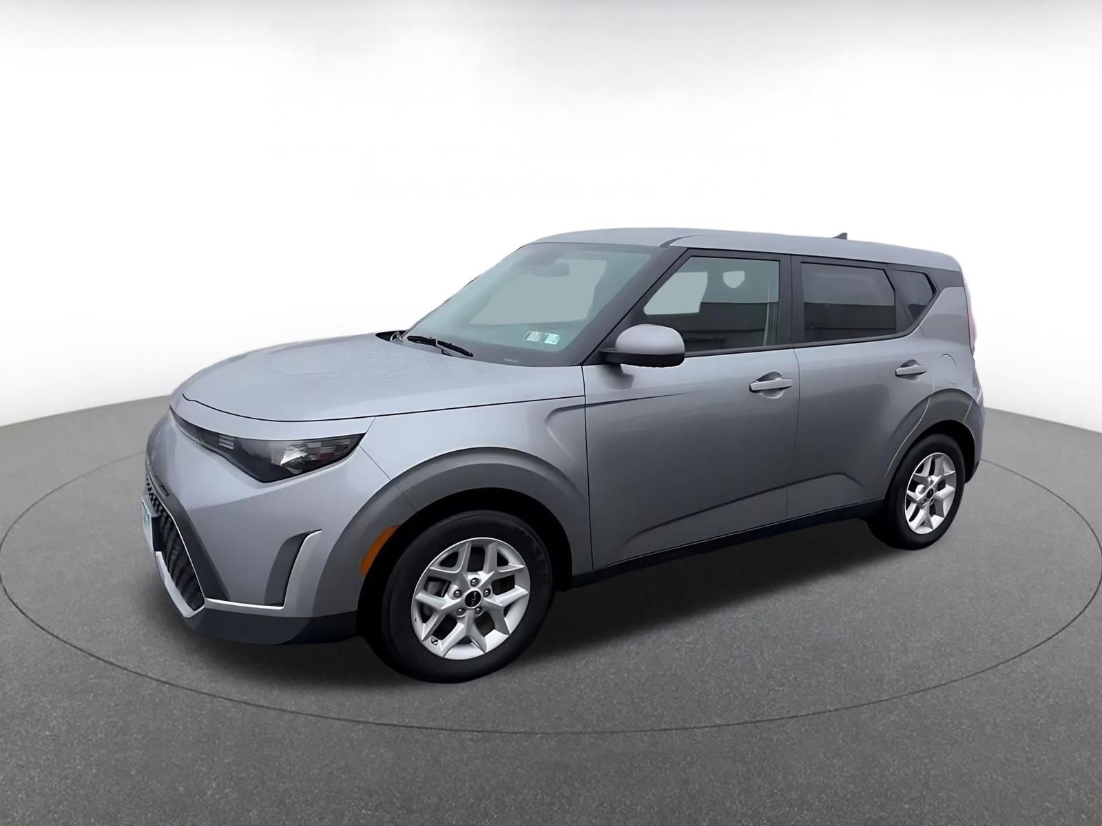 Used 2025 Kia Soul LX w/ LX Technology Package FWD image 8