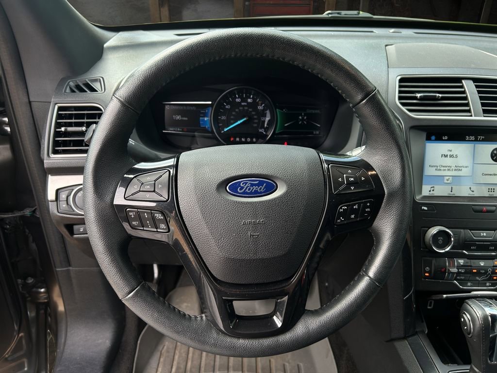 Used 2018 Ford Explorer XLT w/ Equipment Group 202A AWD/4WD image 20