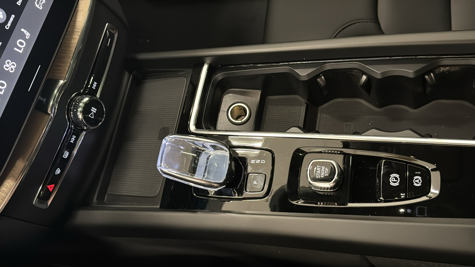 New 2026 Volvo XC60 T8 Plus w/ Protection Package Premier AWD/4WD image 19
