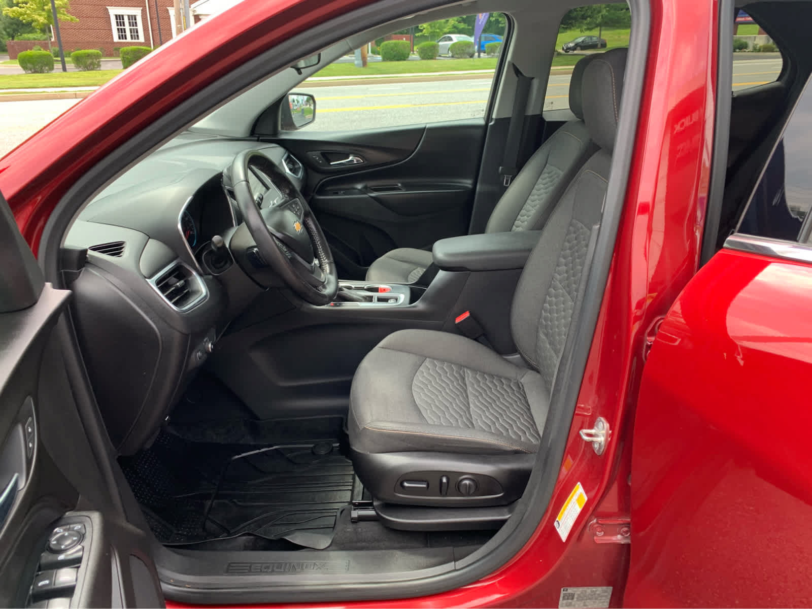 Used 2019 Chevrolet Equinox LT FWD image 11