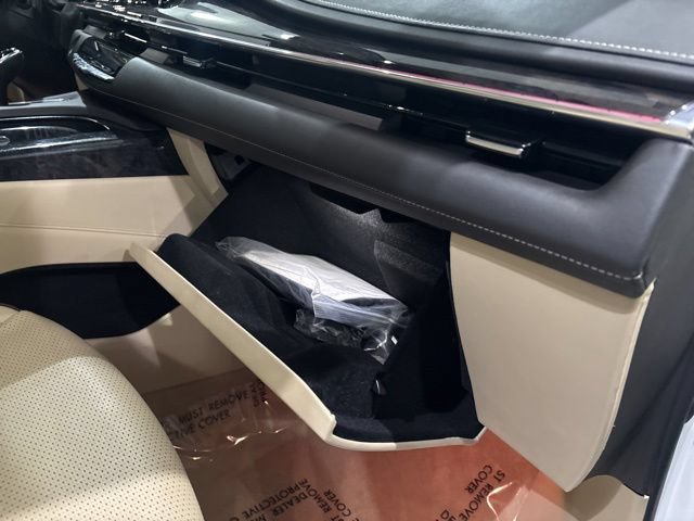 Certified 2023 Cadillac Escalade ESV Premium Luxury w/ Performance Package AWD/4WD image 44