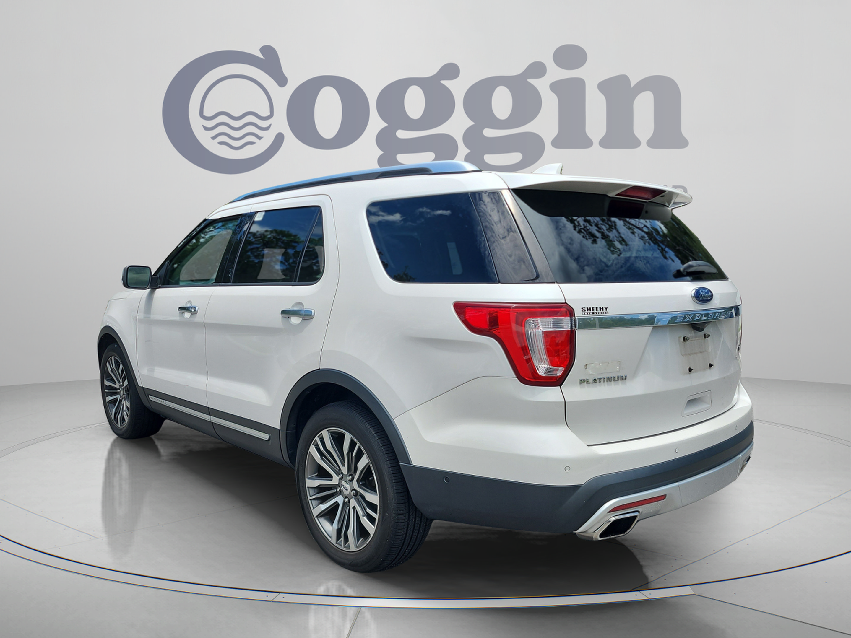 Used 2017 Ford Explorer Platinum AWD/4WD image 3