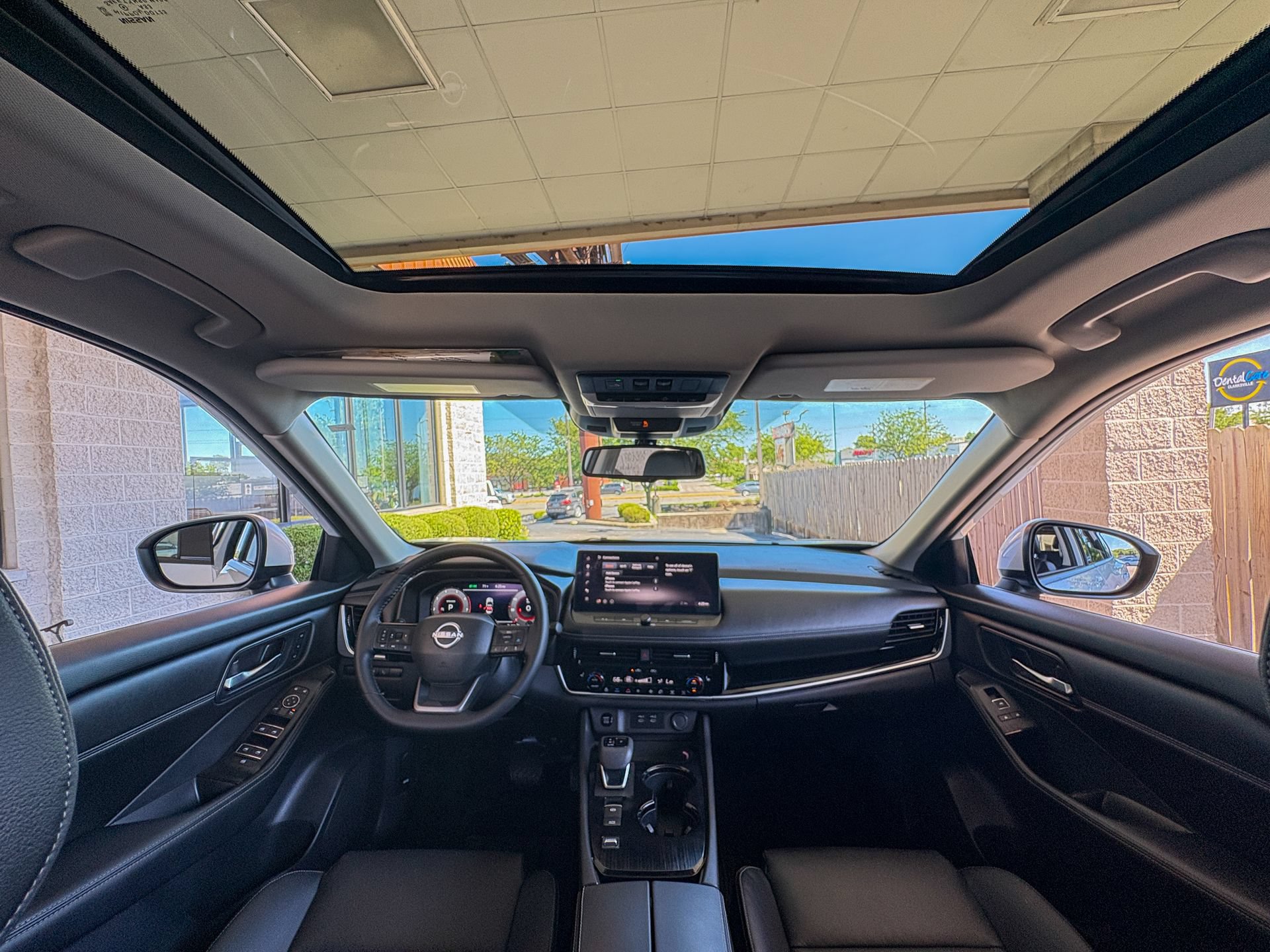 Used 2025 Nissan Rogue SL w/ SL Premium Package FWD image 2