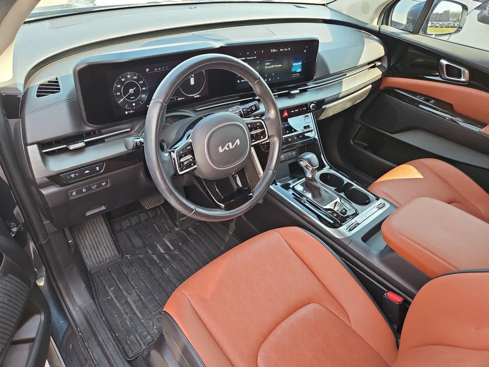 Used 2023 Kia Carnival SX FWD image 2