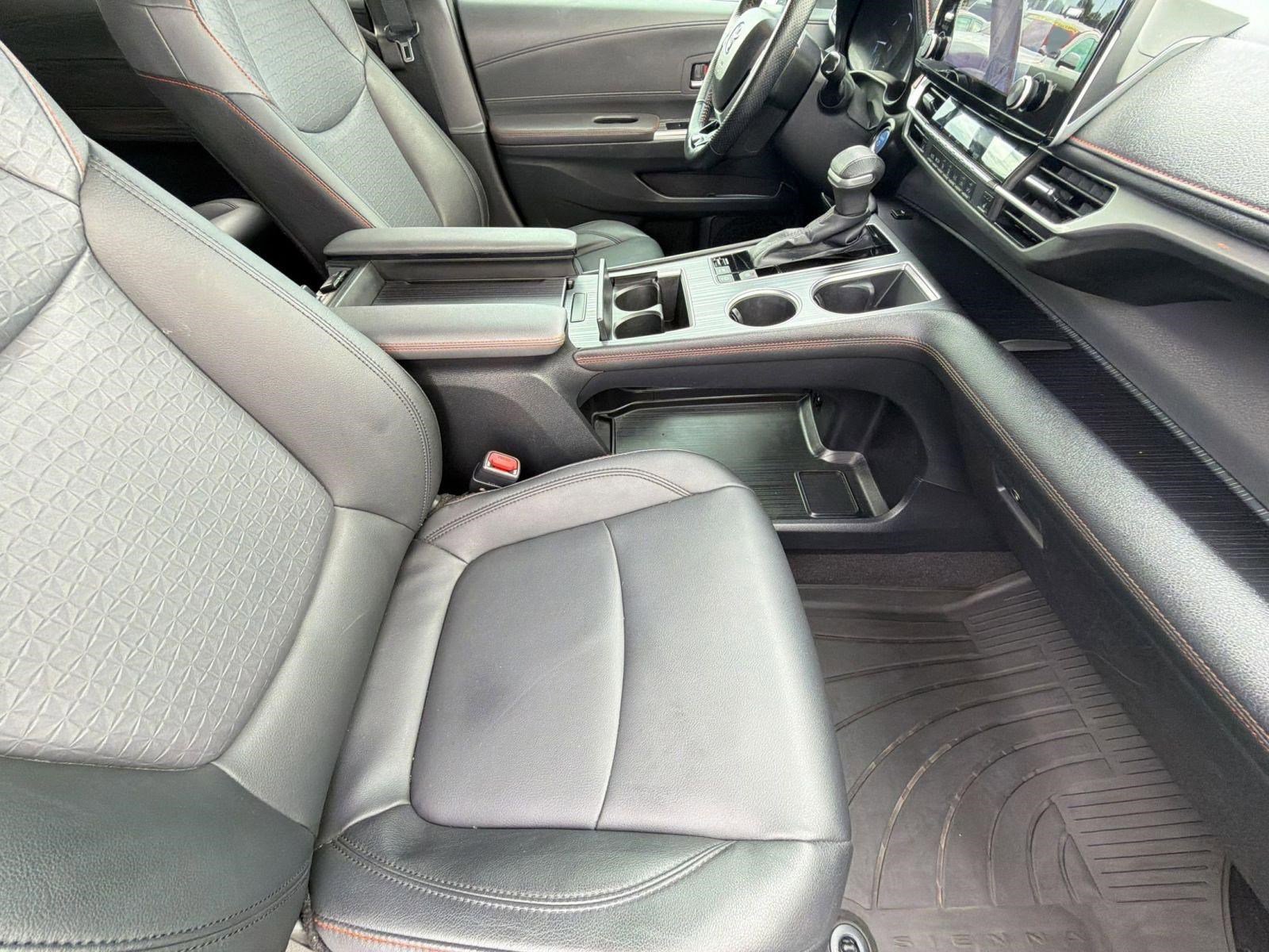 Used 2022 Toyota Sienna XSE FWD image 35