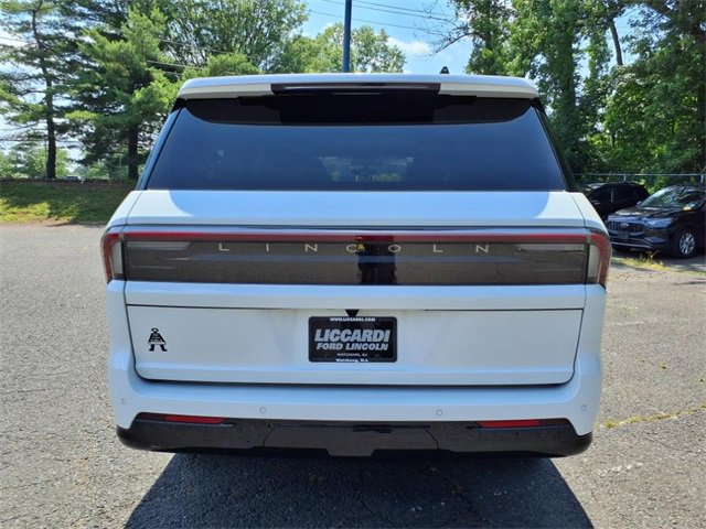 New 2025 Lincoln Navigator L Reserve w/ Jet Appearance Package image 5