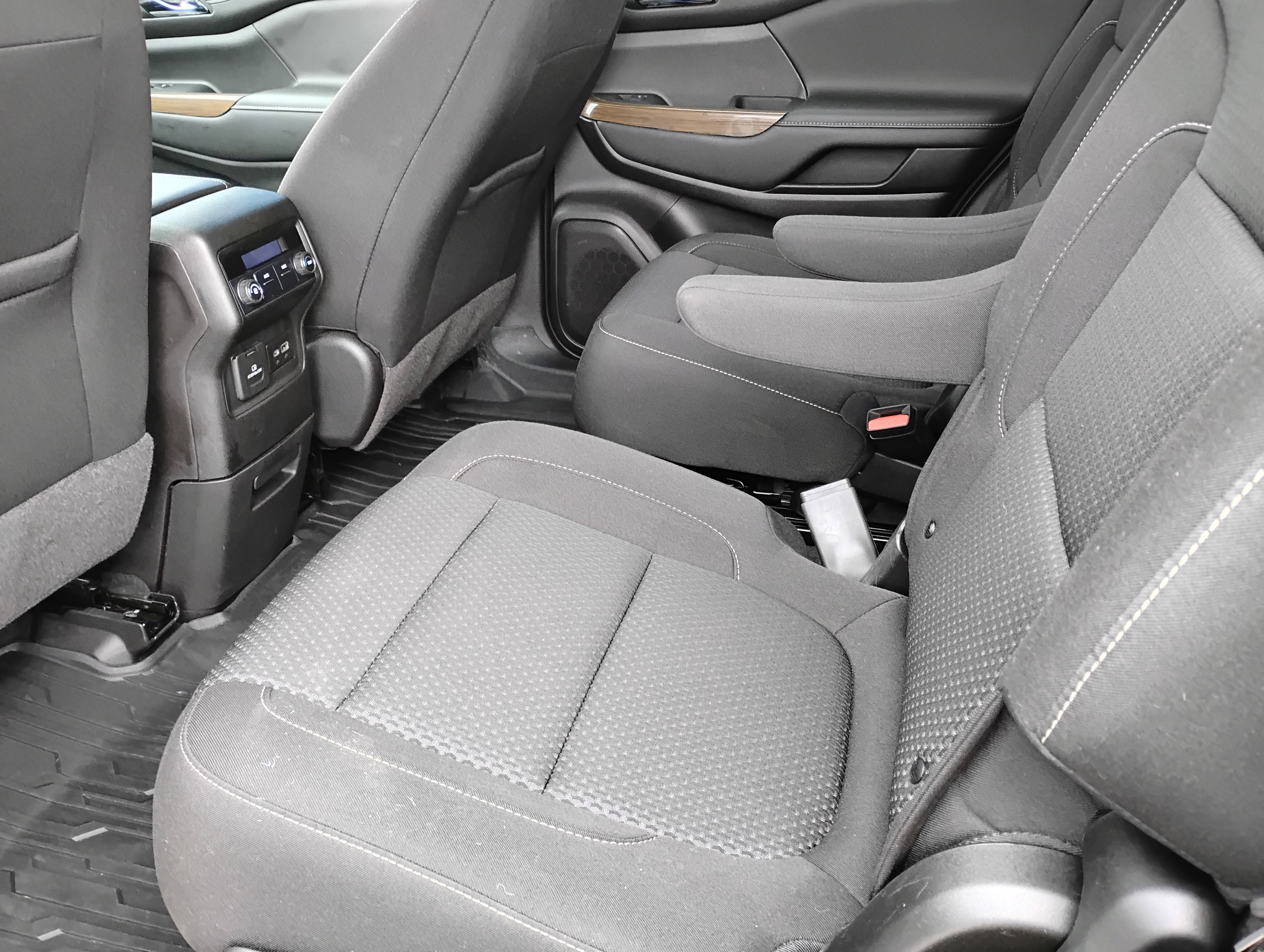 Used 2022 GMC Acadia SLE w/ Driver Convenience Package image 17