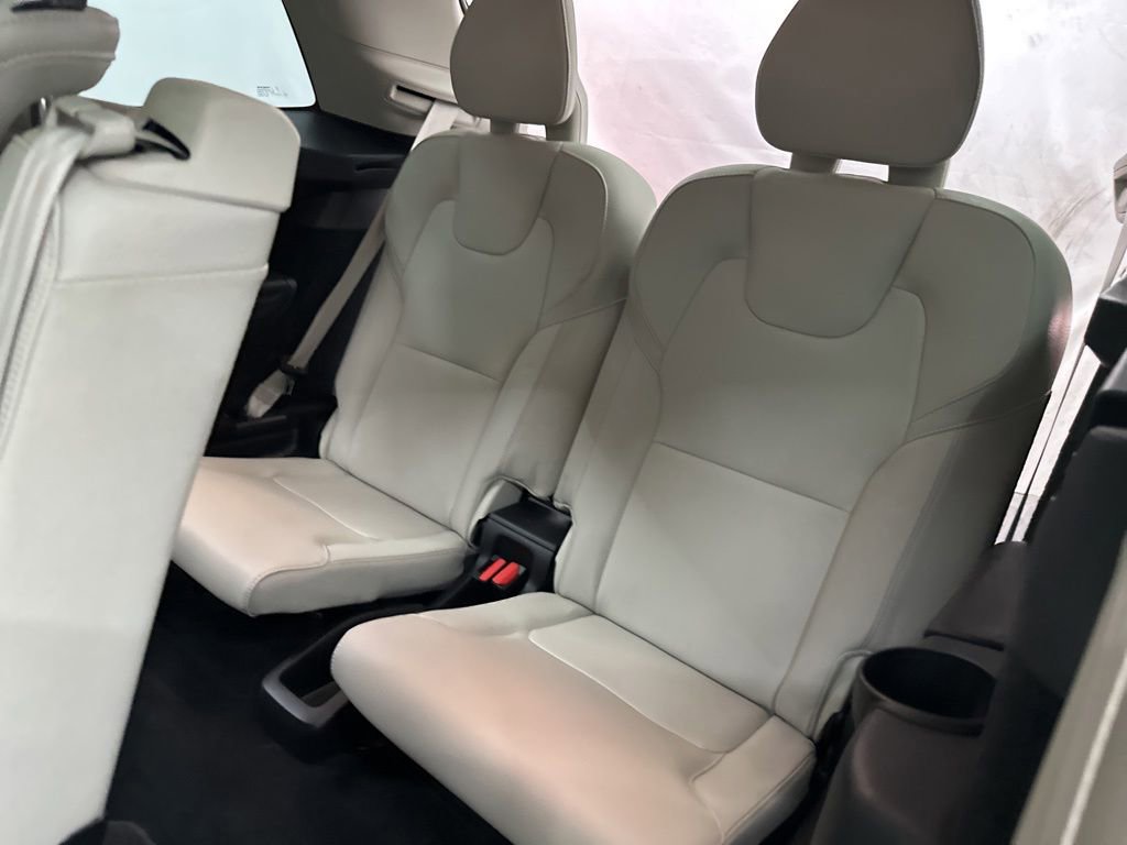 Used 2022 Volvo XC90 T5 Momentum FWD image 21